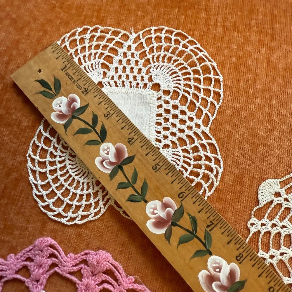 Set of 4 Vintage Crochet‎ Doilies Pink White Floral Table Decor